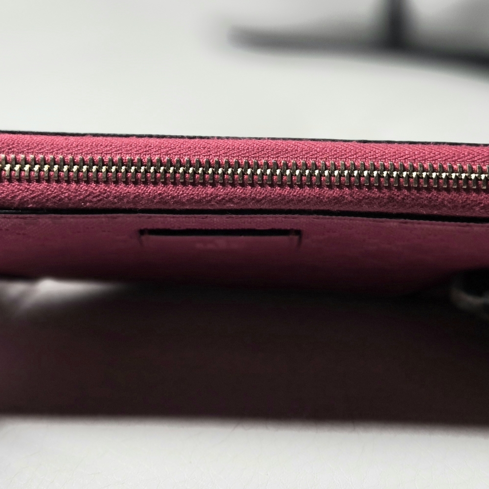 Gucci Pink Diamante Leather Zip Around Wallet. Very Clean, Very Good. - Picture 3 of 13